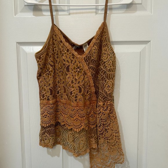 Buckle Tops - NWT!! Buckle BKE Gimmicks Pieced Lace Tank Top - Rust Size M